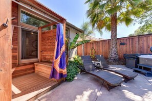 Terrace/patio - 3,000sqft oasis with pool/spa/vegetable garden. Great location!!! (Roseville)