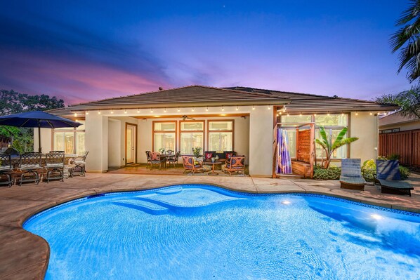 Outdoor pool, a heated pool - 3,000sqft oasis with pool/spa/vegetable garden. Great location!!! (Roseville)