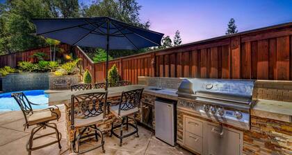 3,000sqft oasis with pool/spa/vegetable garden. Great location!!!