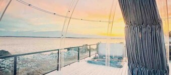 Peaceful Oceanfront Cabine Hot Tub,  Sauna-All Weather Domes-Private