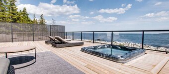 Peaceful Oceanfront Cabine Hot Tub,  Sauna-All Weather Domes-Private