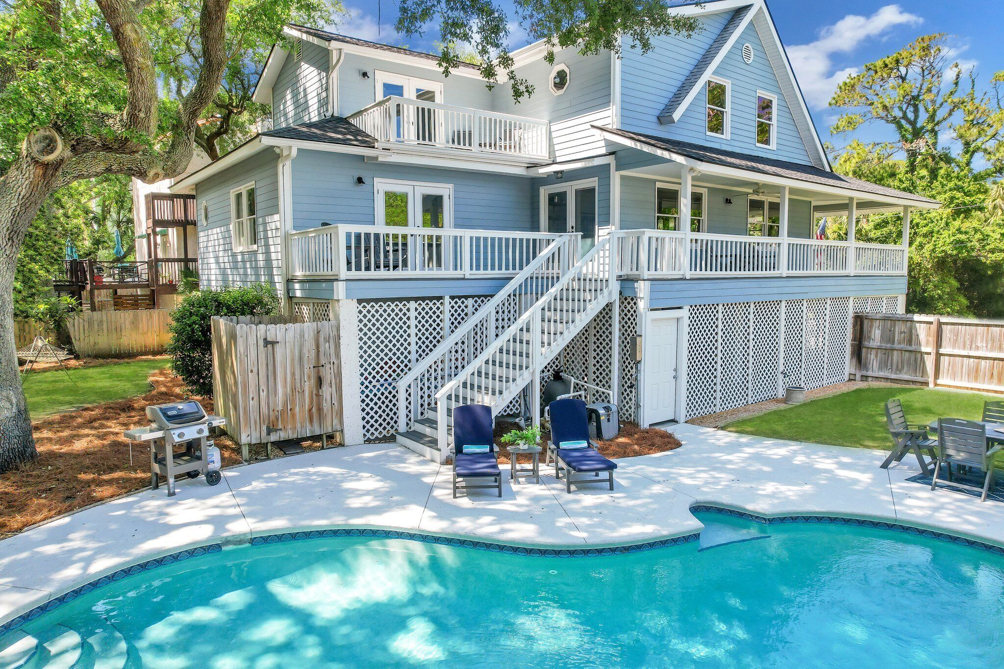 Immaculate East Beach Home, Private Pool, 50 yards to Beach Access