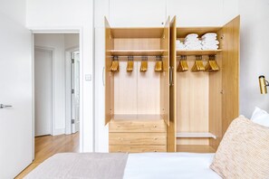 1 bedroom, iron/ironing board, WiFi, bed sheets - Compact Notting Hill 1BR, 3 min walk Notting Hill Gate st, by Blueground (London)