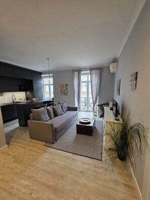 Smart TV, DVD player