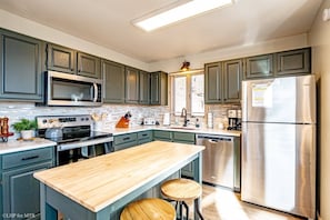 Refrigerador, microondas, horno, placa de cocina