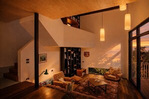TV, offices - Blackpool House - Walk to Oneroa Beach (Waiheke Island)