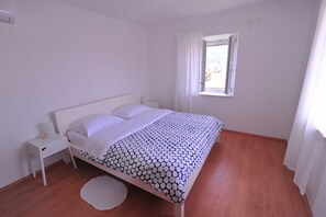 2 soverom, strykejern/-brett, wi-fi og sengetøy