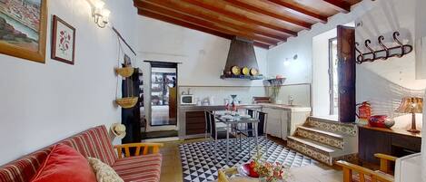 电视、书、立体声音响