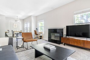 Télévision, chaîne hi-fi