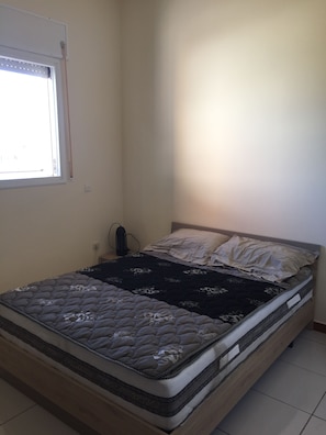 2 bedrooms, iron/ironing board, free WiFi