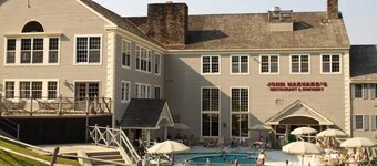 Deluxe Redone Country Inn Suite at Jiminy-Sleeps 4 - Ski On/Off at Mountain Base