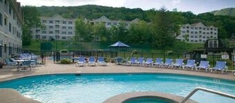 Deluxe Redone Country Inn Suite at Jiminy-Sleeps 4 - Ski On/Off at Mountain Base