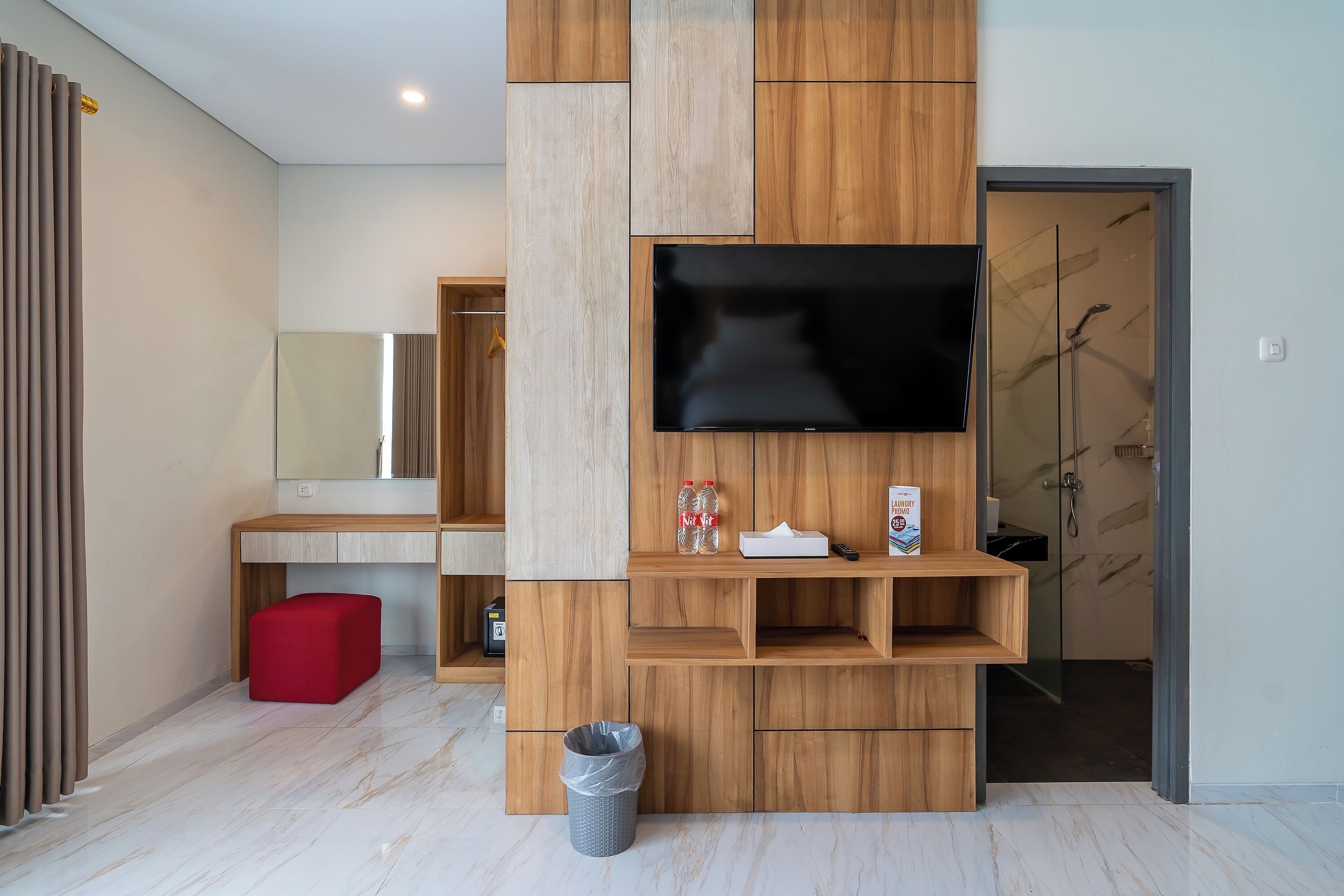 Suite Room | Premium bedding, desk, laptop workspace, free WiFi