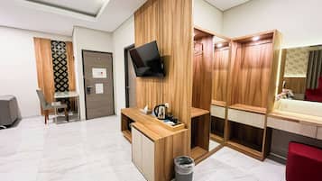 Junior kamer | Luxe beddengoed, een bureau, een laptopwerkplek, gratis wifi