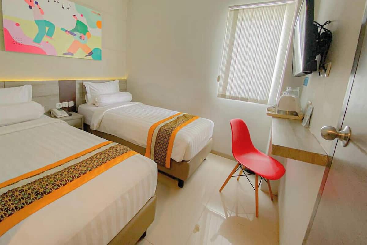 Standard-Zweibettzimmer | Hochwertige Bettwaren, Schreibtisch, laptopgeeigneter Arbeitsplatz