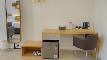 Habitació júnior | Roba de llit d'alta qualitat i escriptori