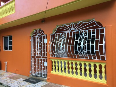 The Nest Guest House - Home Away From Home House 