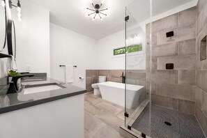 Combined shower/tub, hair dryer, towels, toilet paper - " Top Notch House In Perfect Location" (Atlanta)