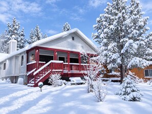 Exterior - Moose Tracks Lodge - Game Room, Ping Pong, Shuffleboard, Barbecue (Big Bear City)