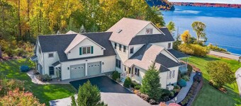 The Artemis Lake House - Lakefront Getaway