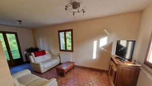 TV, table football - Charming 5-Bedroom Perigord Retreat with Pool and Garden (Journiac)