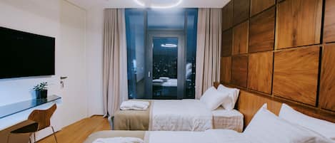 2 habitaciones, escritorio, tabla de planchar con plancha y wifi