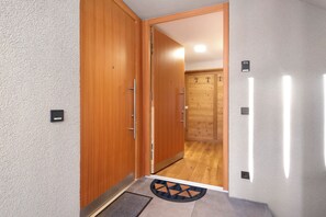 Interior - Apartment "Noreia Pitla" with Mountain View, Pool, Wi-Fi, Garden, Terrace & Balcony (St.Ulrich)