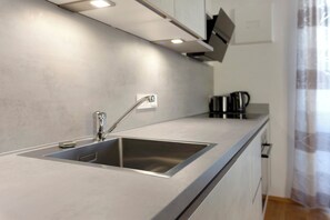 Fridge, oven, stovetop, dishwasher - Apartment "Noreia Pitla" with Mountain View, Pool, Wi-Fi, Garden, Terrace & Balcony (St.Ulrich)