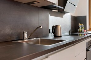 Fridge, oven, stovetop, dishwasher