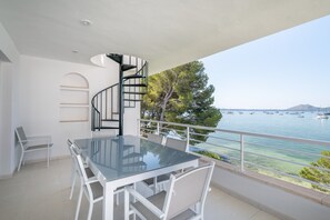 Outdoor dining - Apartment Isabela 2B-3 habitaciones con ático with Sea View, A/C, Wi-Fi & Terrace (Puerto de Pollensa)