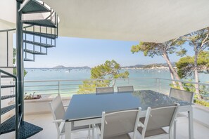 Outdoor dining - Apartment Isabela 2B-3 habitaciones con ático with Sea View, A/C, Wi-Fi & Terrace (Puerto de Pollensa)