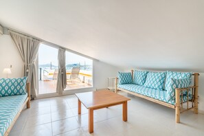 TV - Apartment Isabela 2B-3 habitaciones con ático with Sea View, A/C, Wi-Fi & Terrace (Puerto de Pollensa)