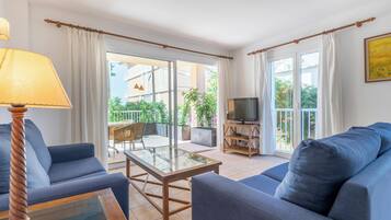 Een televisie en een dvd-speler