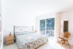 3 chambres, fer et planche à repasser, Wi-Fi gratuit, draps fournis