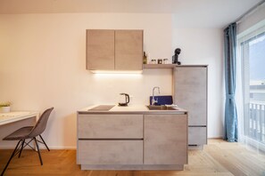 Fridge, stovetop, coffee/tea maker, electric kettle - Apartment "Sabine G" with Mountain View, A/C, Wi-Fi & Balcony (Meran)