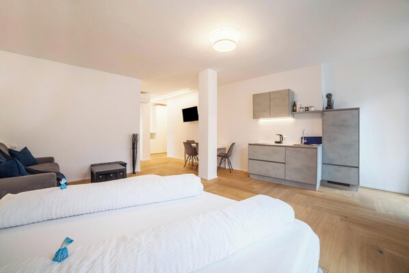 1 bedroom, free WiFi, bed sheets - Apartment "Sabine G" with Mountain View, A/C, Wi-Fi & Balcony (Meran)