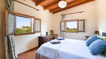 3 slaapkamers, een bureau, een strijkplank/strijkijzer, gratis wifi