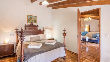 3 bedrooms, iron/ironing board, free WiFi, bed sheets