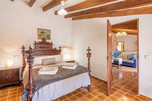 3 bedrooms, iron/ironing board, free WiFi, bed sheets