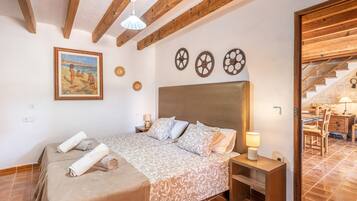 3 makuuhuonetta, silitysrauta/-lauta, ilmainen Wi-Fi, vuodevaatteet