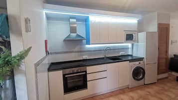 Refrigerador, microondas, horno, placa de cocina