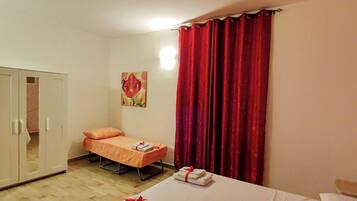 1 chambre, fer et planche Ă repasser, draps fournis