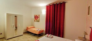 1 Schlafzimmer, Bügeleisen/Bügelbrett, Bettwäsche