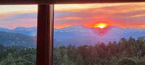 Interior - Scar Top Mountain Escape, Fiber Internet, Mountain Top Views! (Golden)