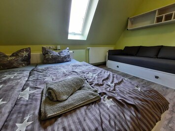 Doppelbett und Aufbettungsmöglichkeit