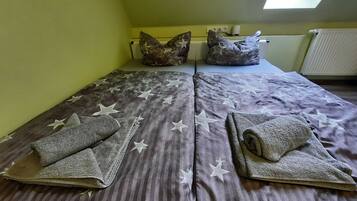 2 Schlafzimmer, Zimmersafe, Schreibtisch, Reisekinderbett