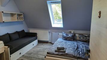 1 Schlafzimmer, Zimmersafe, Schreibtisch, Reisekinderbett
