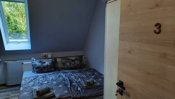 1 Schlafzimmer, Zimmersafe, Schreibtisch, Reisekinderbett