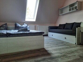 Schlafcouch zum Aufbetten