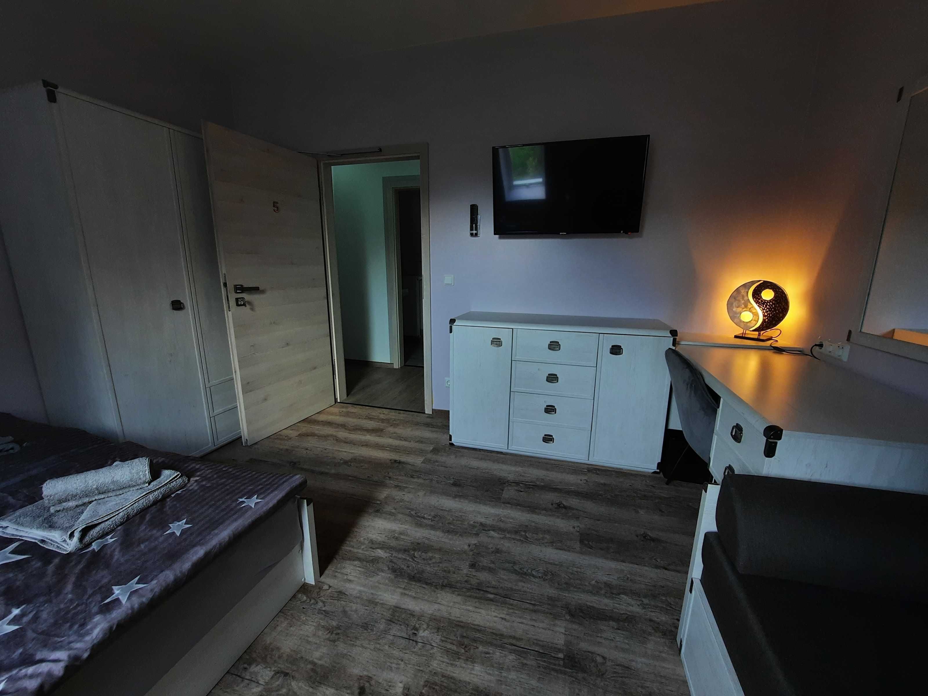 1 bedroom, in-room safe, desk, travel cot